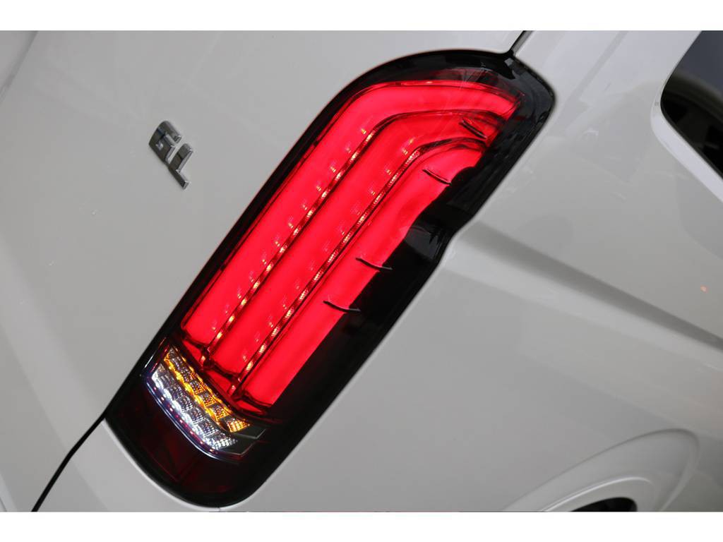 上品かつ綺麗な光の新作オリジナルUltimateテールランプ！