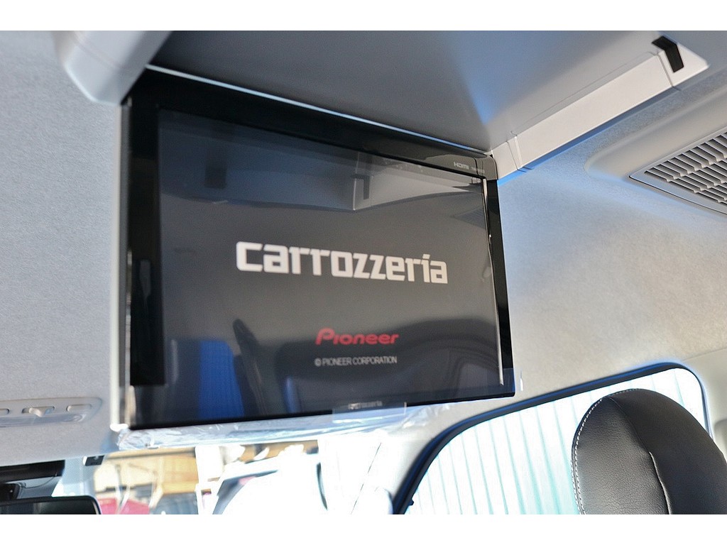 カロッツェリア製のフリップダウンモニターも付いておりますので2列目以降の方もTVやDVD鑑賞をお楽しみいただけます♪