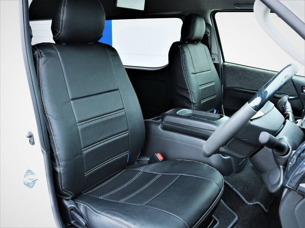 運転席シート、黒革調シートカバー付き！