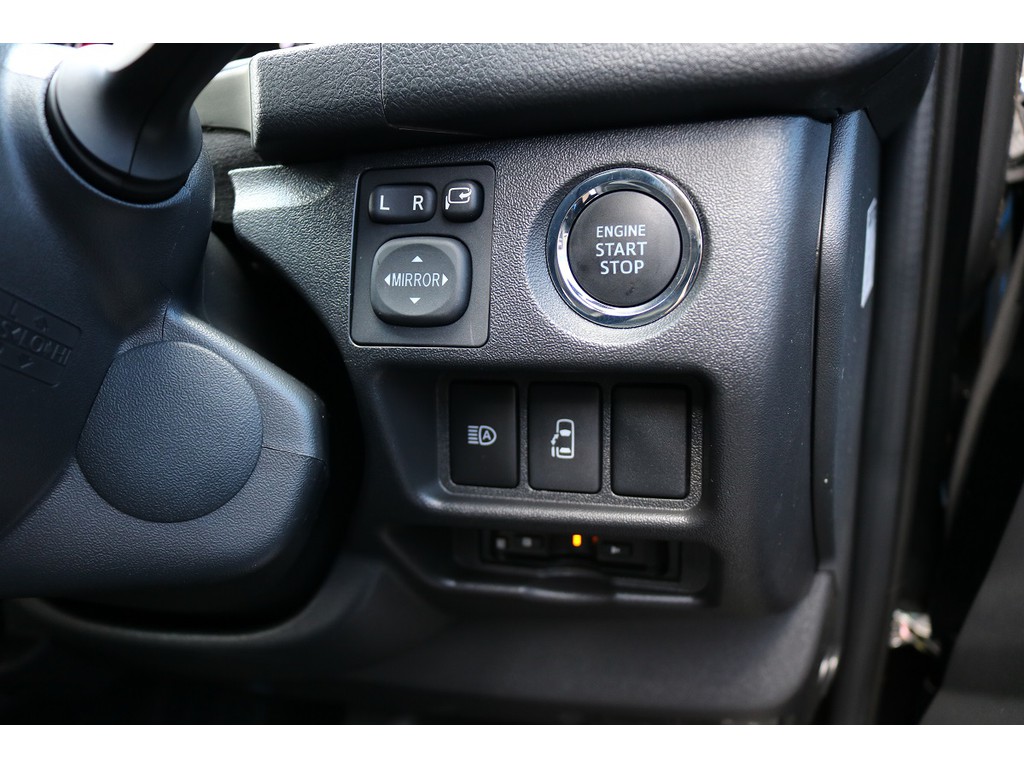 ＴＳＳ装備車両！プッシュスタート・パワースライドドア装備となっております！