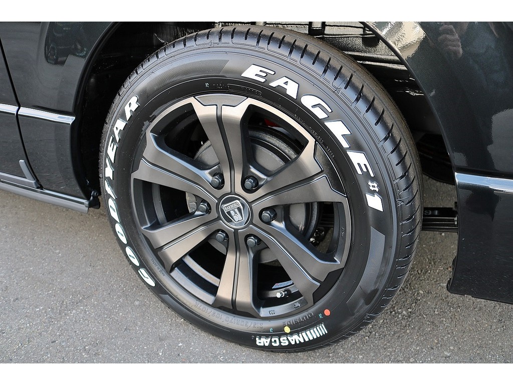 ＦＬＥＸオリジナルカラー　バルベロアーバングランデ　１７インチＡＷ×ＧＯＯＤＹＥＡＲ　ＮＡＳＣＡＲタイヤ！