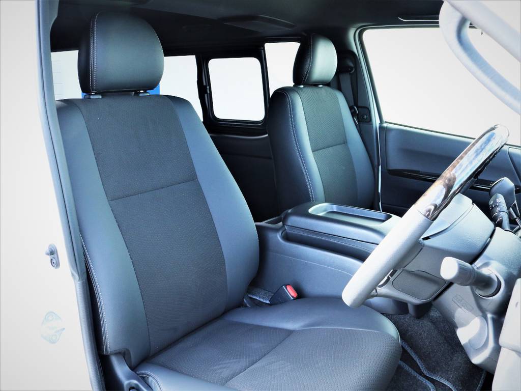 運転席シート、ハーフレザーシート！
