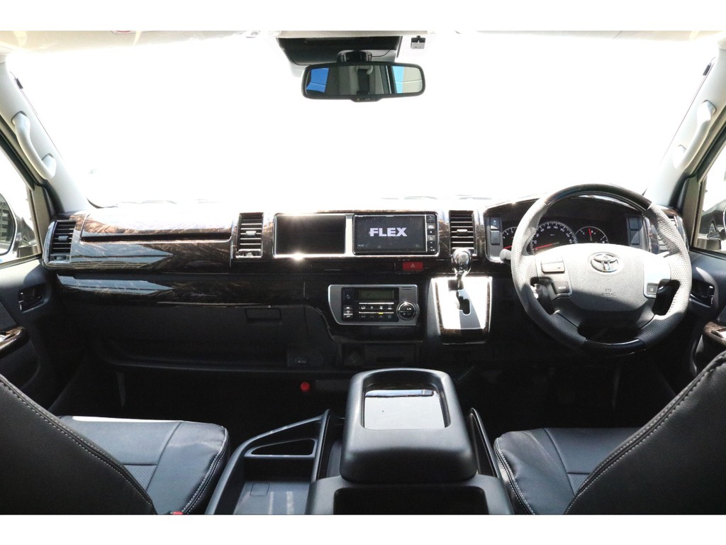 綺麗なキャビンが運転を楽しくします！！