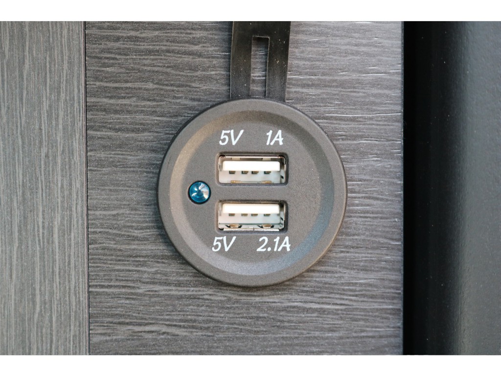 走行中も使用可能なＵＳＢソケット！