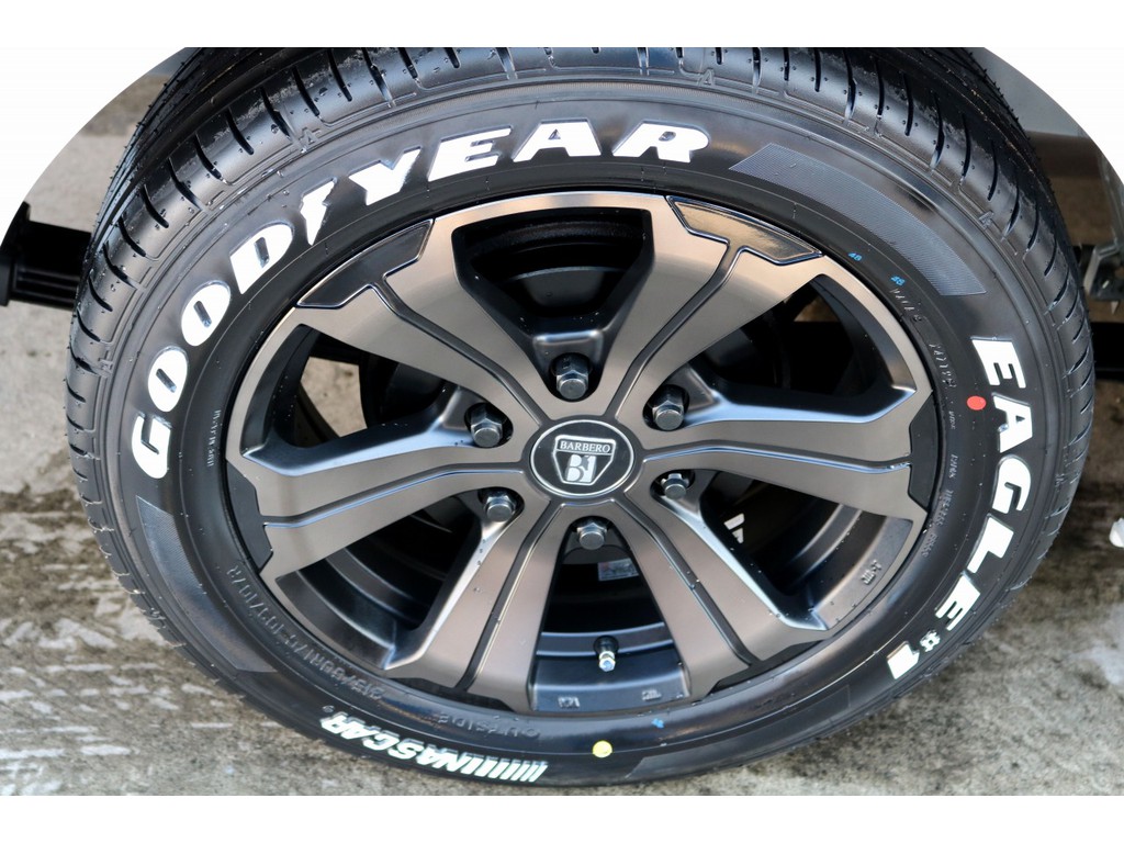 バルベロアーバングランデ１７インチ　ナスカーホワイトレタータイヤをセット！！
