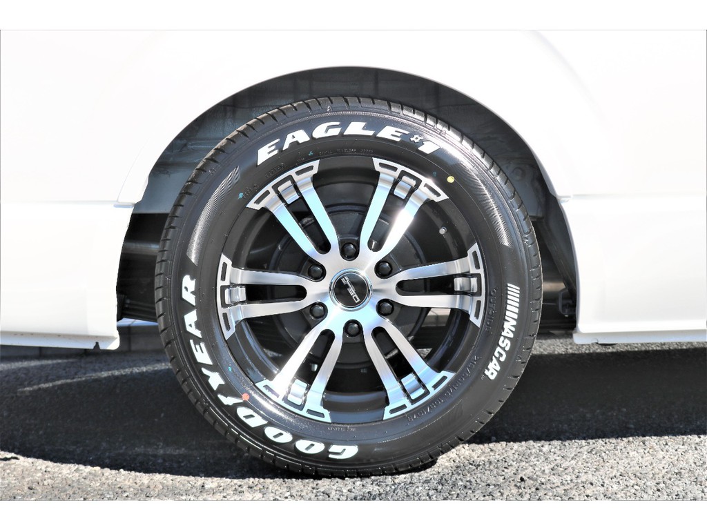 車検も安心のオリジナルオーバーフェンダー＆ナスカータイヤ！