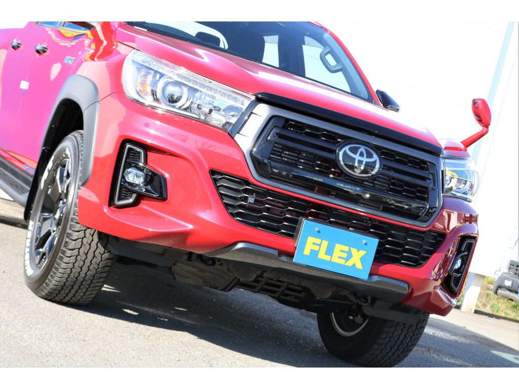 シャープながらも迫力のあるフロントです。TRDのオプションパーツを取り付けてもグッとカッコ良くなると思います！