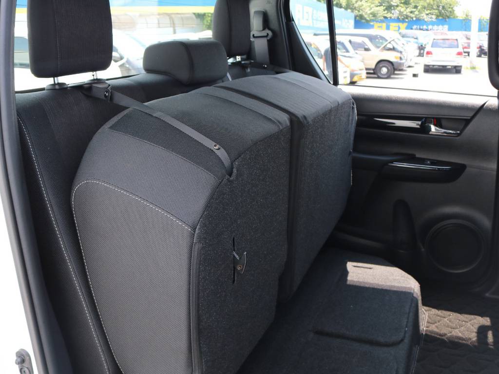 このように跳ね上げることが出来るので、濡らしたくない荷物などもしっかり載せられます！