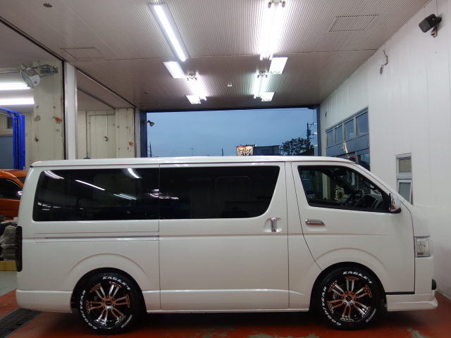 新車ハイエースＶダークプライムⅡナビベットＫＩＴパッケージ完成致しました！！即納車可能になります！！