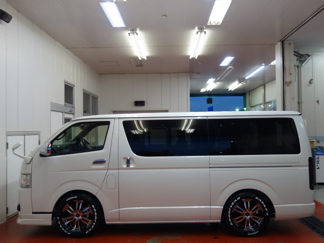 新車ハイエースＶダークプライムⅡナビベットＫＩＴパッケージ完成致しました！！即納車可能になります！！