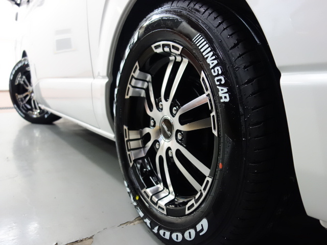 新車ハイエースＶダークプライムⅡナビベットＫＩＴパッケージ完成致しました！！即納車可能になります！！