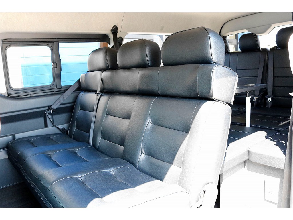 ２列目シートはトランスポートできるベンチシートをセット！！