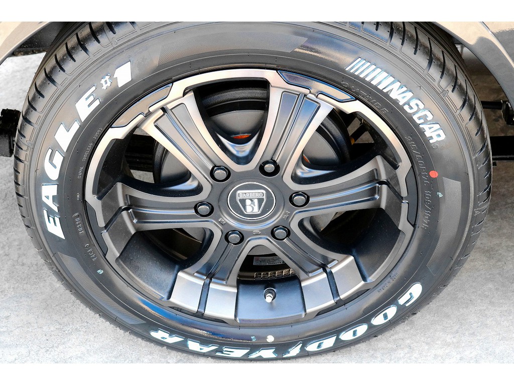 バルベロ　ワイルドディープス１７インチ　ナスカーホワイトレタータイヤをセット！！