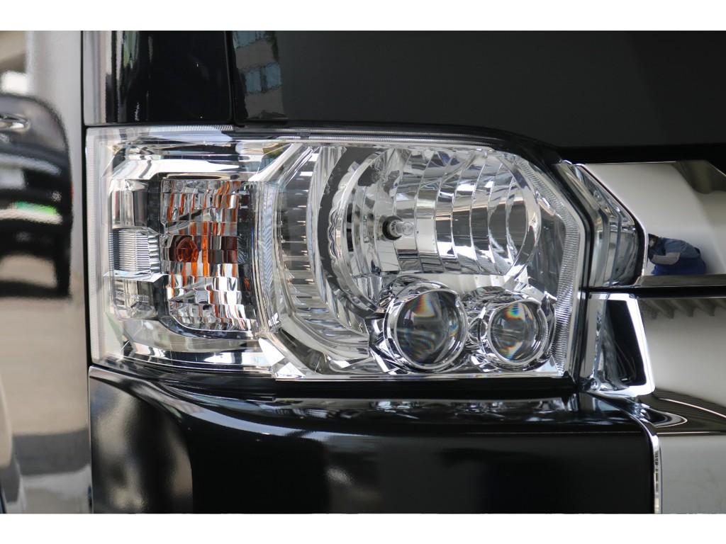 メーカーオプションのLEDヘッドライト！暗い夜道でもしっかり照らします！