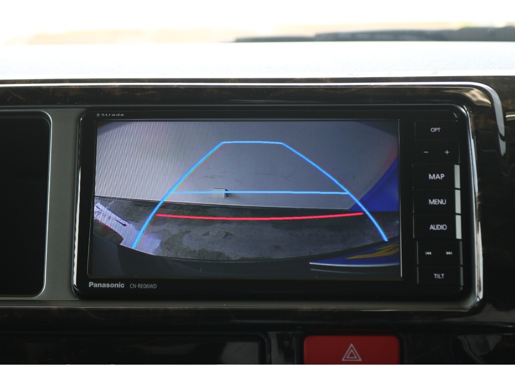 ナビにバックカメラ連動加工ずみ！駐車の際も安心です。