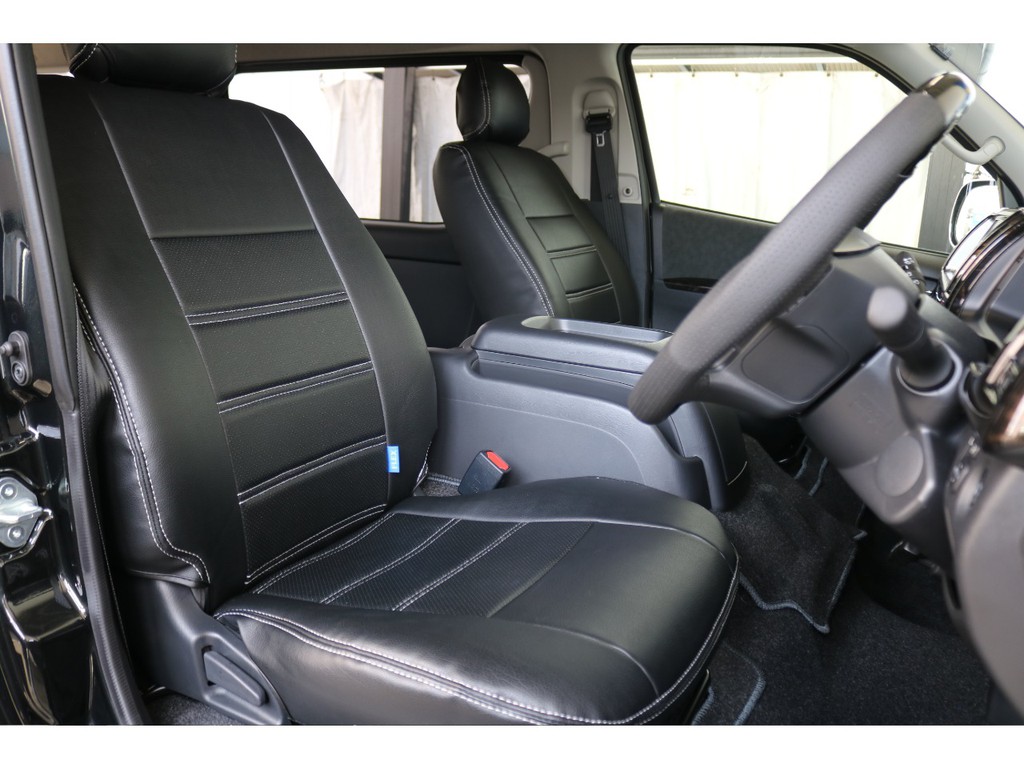 全席黒革仕様のオリジナルシートカバー装着済み！座り心地や質感UPです！