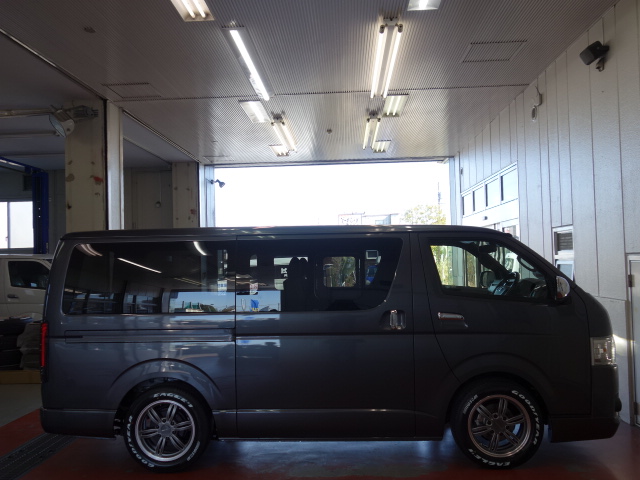 新車ハイエースＶダークプライムⅡ２８００ディーゼルナビパッケージ完成致しました！！