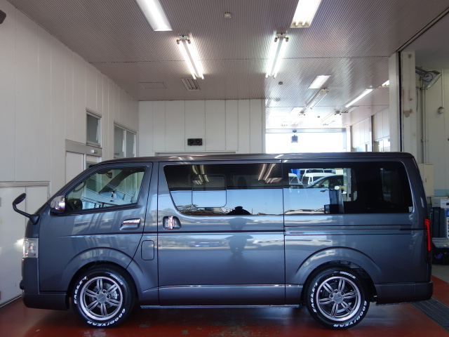 新車ハイエースＶダークプライムⅡ２８００ディーゼルナビパッケージ完成致しました！！