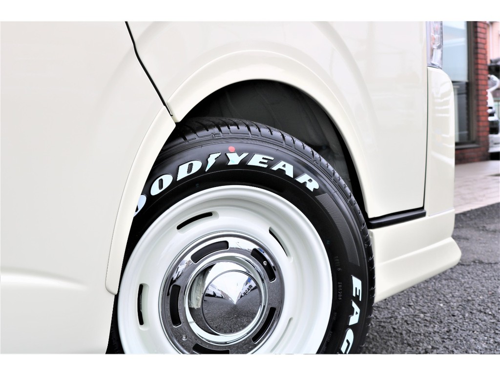 ＦＬＥＸオーバーフェンダーや人気のナスカータイヤもインストール済み！