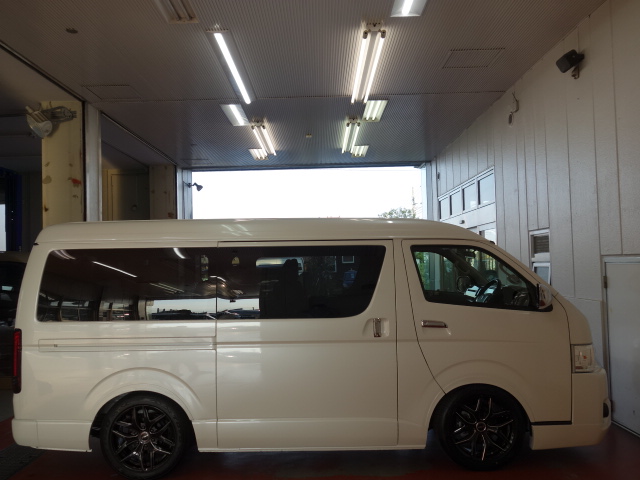 新車ファインテックツアラートリプルナビパッケージ完成！！ＦＬＥＸオリジナルパーツ多数装備！！