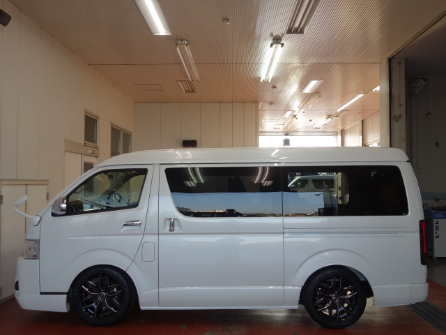 新車ファインテックツアラートリプルナビパッケージ完成！！ＦＬＥＸオリジナルパーツ多数装備！！