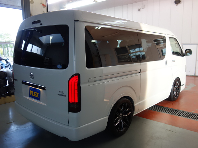 新車ファインテックツアラートリプルナビパッケージ完成！！ＦＬＥＸオリジナルパーツ多数装備！！