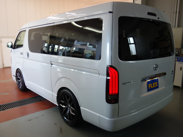 新車ファインテックツアラートリプルナビパッケージ完成！！ＦＬＥＸオリジナルパーツ多数装備！！