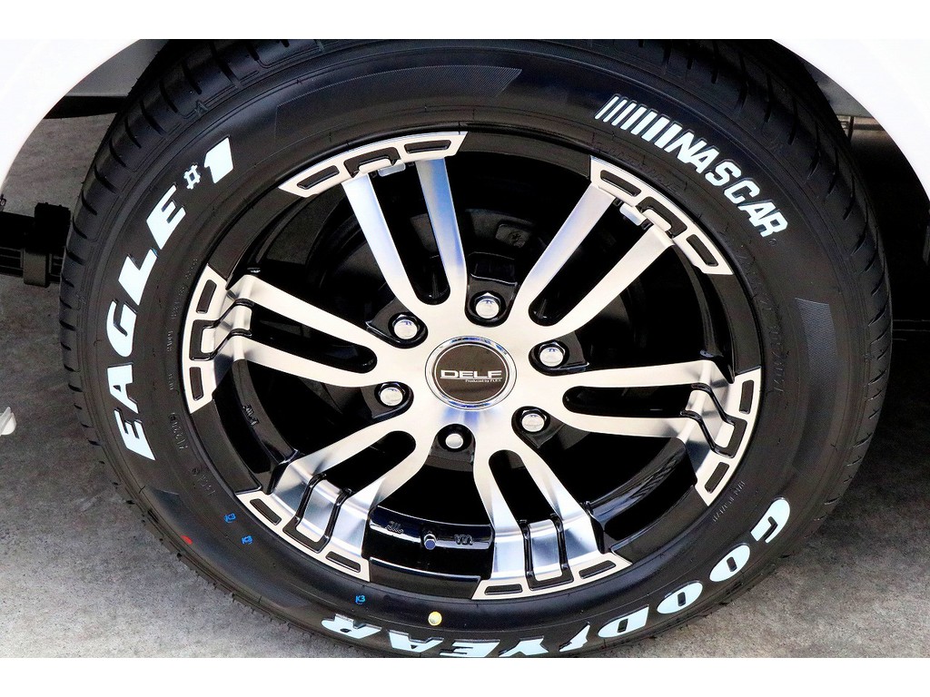 Ｄｅｌｆ０２　１７インチ　ナスカーホワイトレタータイヤをセット！！