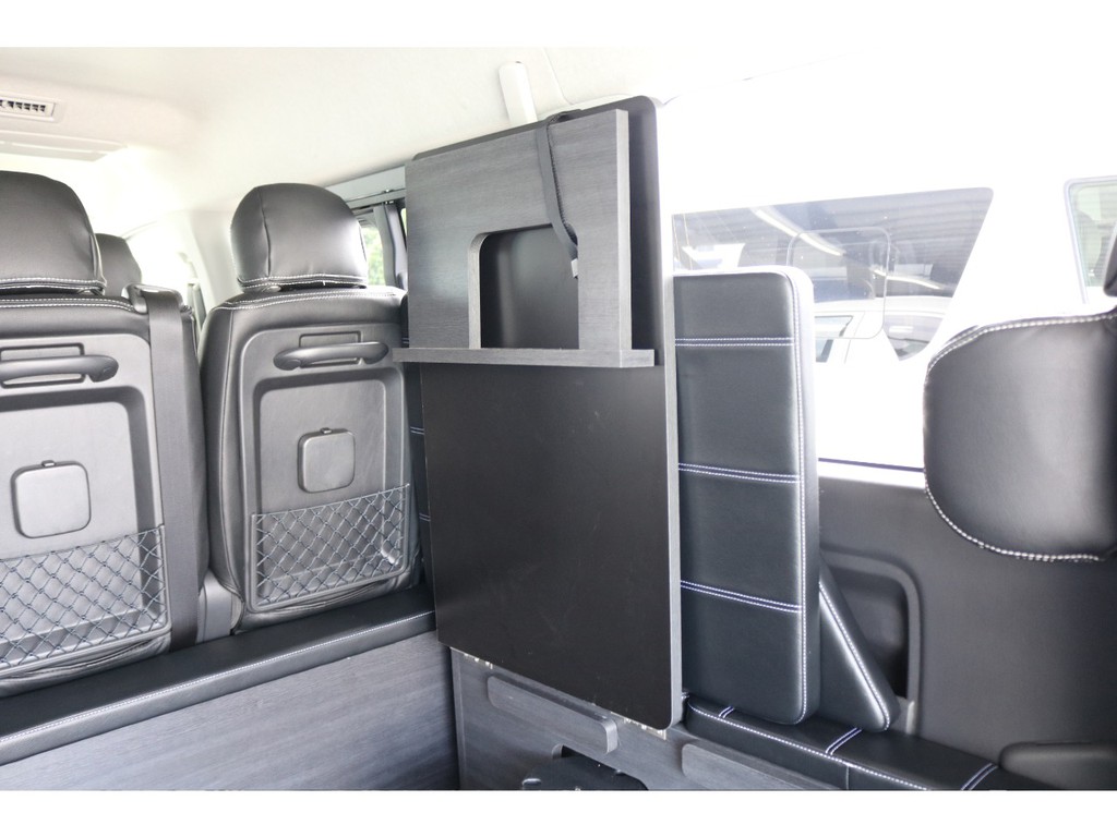 この新型内架装の特徴は3列目シート部が跳ね上がる事より積載能力が高い事にあります！
