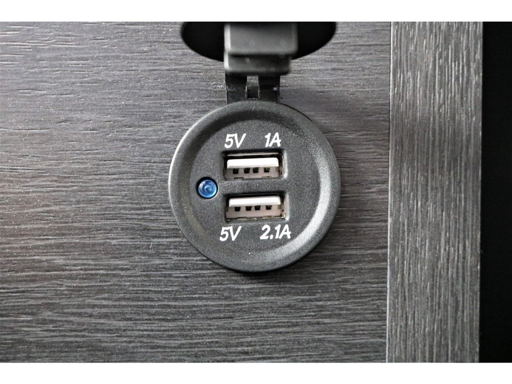 家具足元には便利なＵＳＢ充電ソケットが完備！