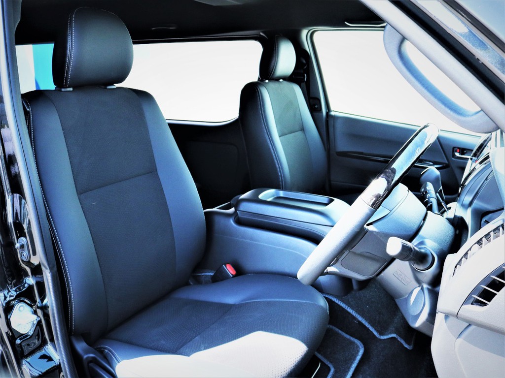 運転席シート、ハーフレザーシート！