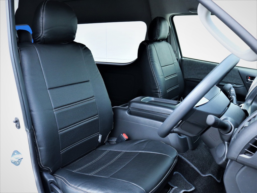 運転席シート、黒革調シートカバー付き！