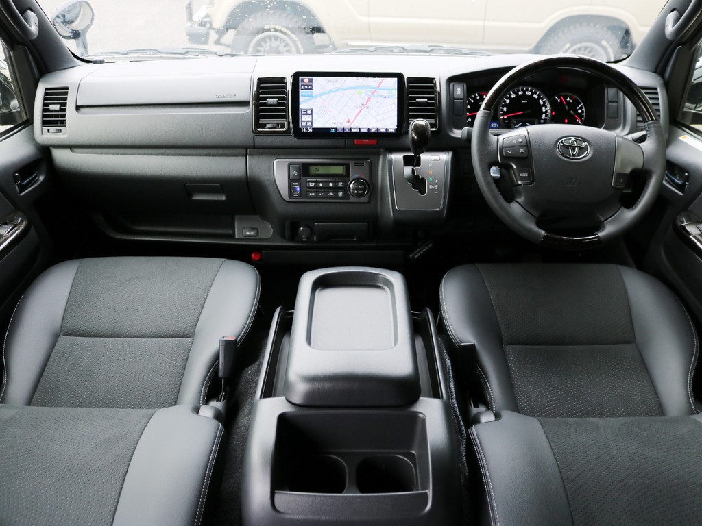 特別仕様車をベースにカスタムを施したハイエースバンが入庫致しました♪