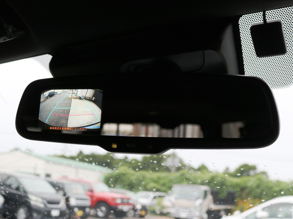 メーカーオプション　バックモニター内蔵自動防眩インナーミラー！