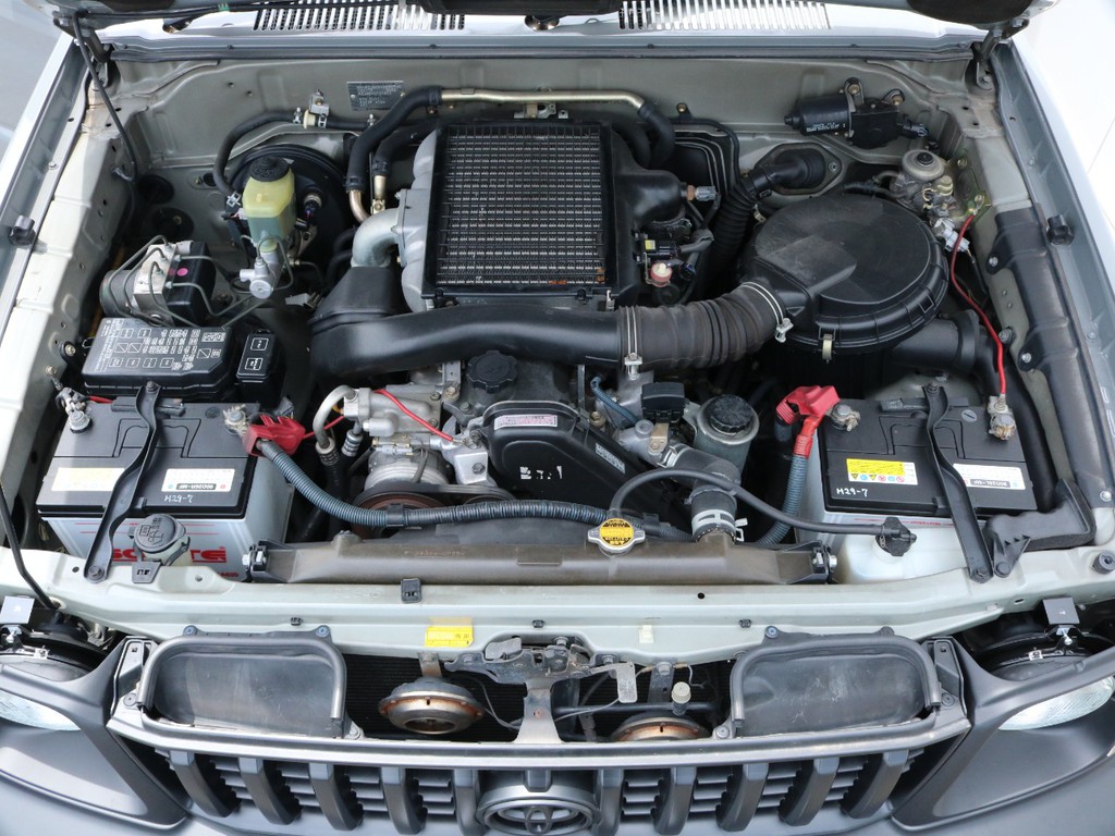 心臓部分は1KZ・3000ccディーゼルエンジン。トヨタディーゼル史上最強との呼び声高いエンジンで、これから先も長くお乗り頂けます。