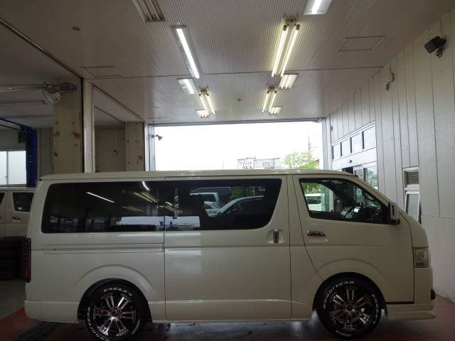 新型ハイエースＶダークプライムⅡナビパッケージ完成致しました！！即納車もご対応可能になります！！