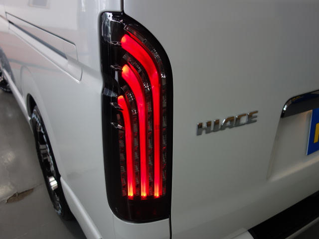 新型ハイエースＶダークプライムⅡナビパッケージ完成致しました！！即納車もご対応可能になります！！