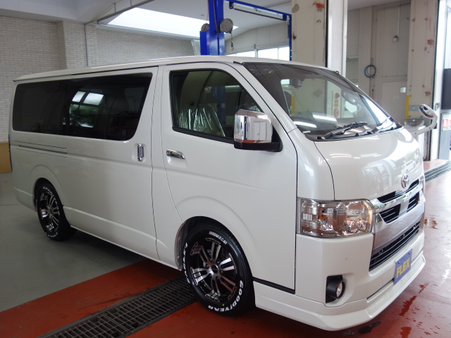 新型ハイエースＶダークプライムⅡナビパッケージ完成致しました！！即納車もご対応可能になります！！