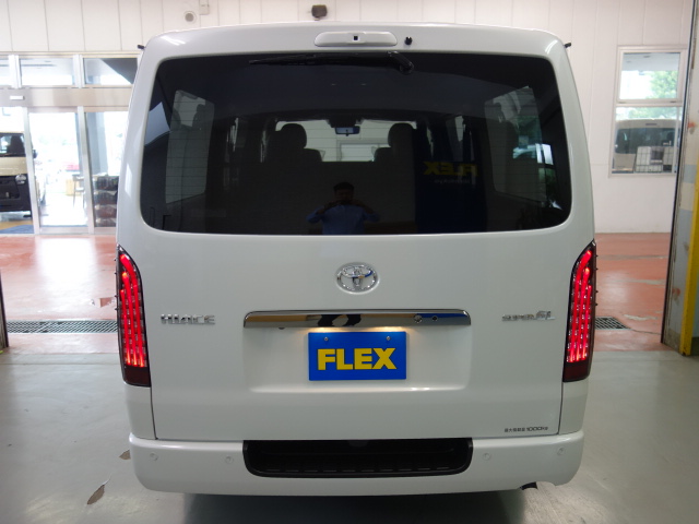 新型ハイエースＶダークプライムⅡナビパッケージ完成致しました！！即納車もご対応可能になります！！