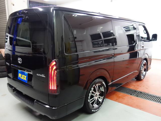新車ハイエースＶダークプライムⅡ床張りベットＫＩＴパッケージ完成致しました！！店頭在庫車、即納車可能になります！！