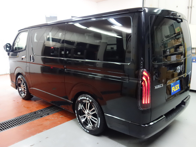 新車ハイエースＶダークプライムⅡ床張りベットＫＩＴパッケージ完成致しました！！店頭在庫車、即納車可能になります！！