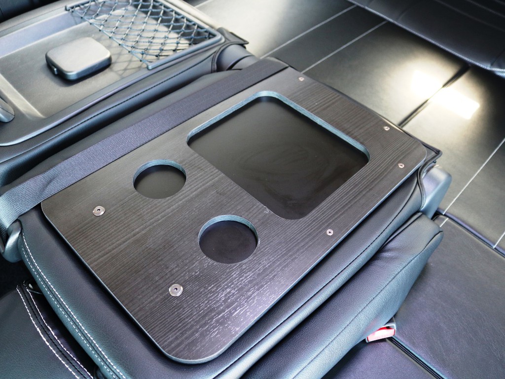 ３列目シートの背もたれにはベッド展開時に便利な、ＦＬＥＸオリジナル　ｚｅｒｏ　ＷＡＧＯＮ－ｔａｂｌｅを装着済み♪こちらも新登場のアイテムとなっております！