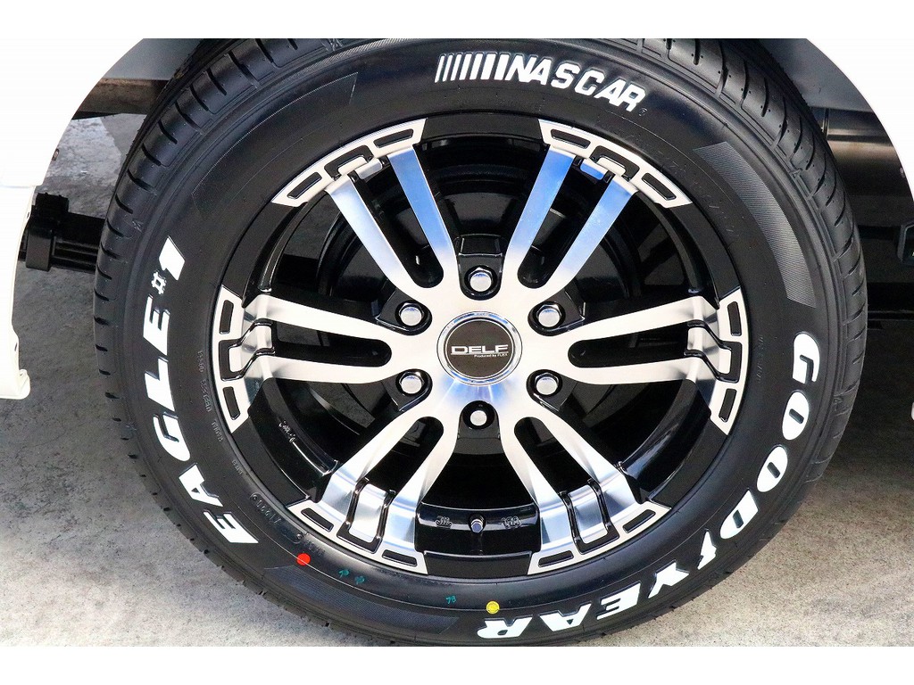 Ｄｅｌｆ０２　１７インチ　ナスカーホワイトレタータイヤをセット！！