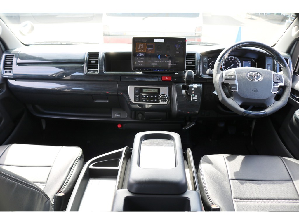 上質なコックピットが運転を楽しくします！