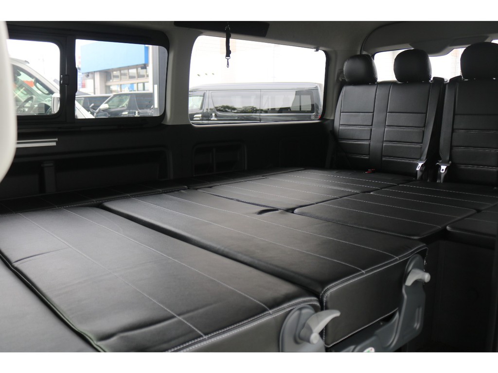 FASPシートを倒せばフルフラット仕様に！車中泊の際も広々スペースでゆったりして頂けます！