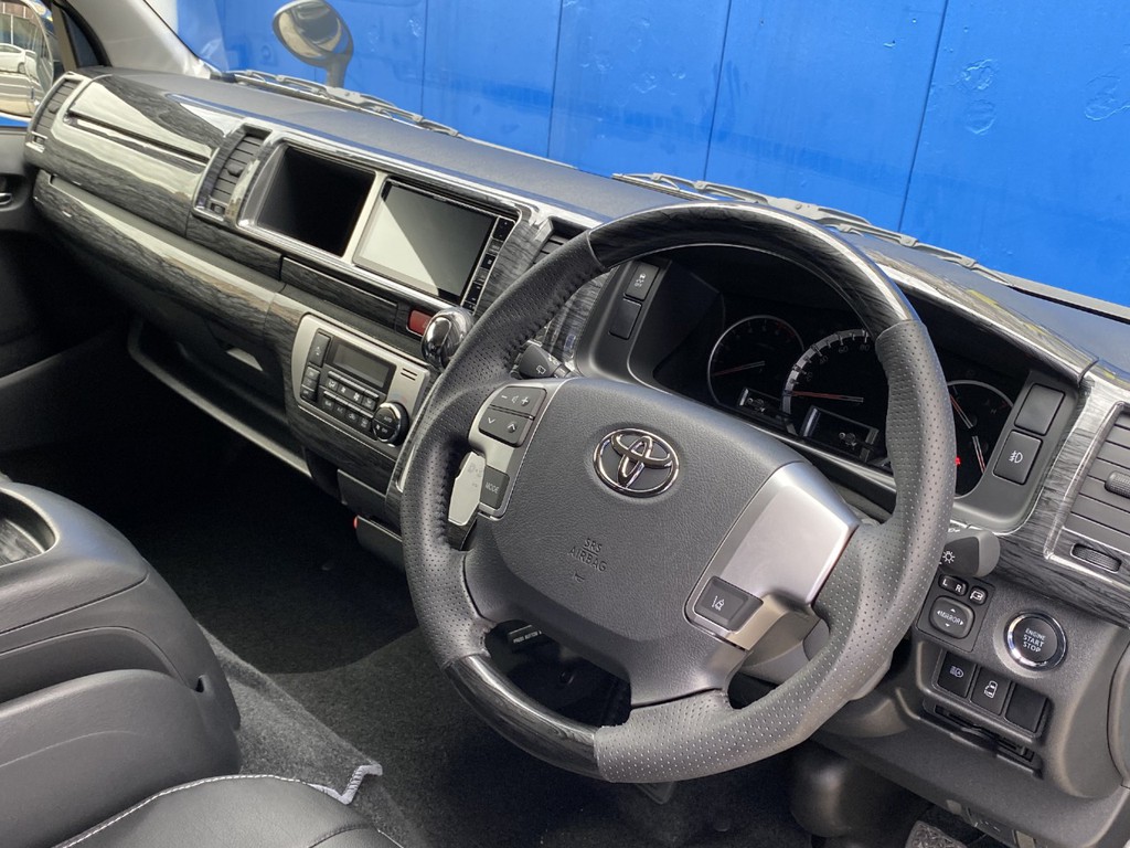 ブラックウッドインテリアで高級感を演出！！