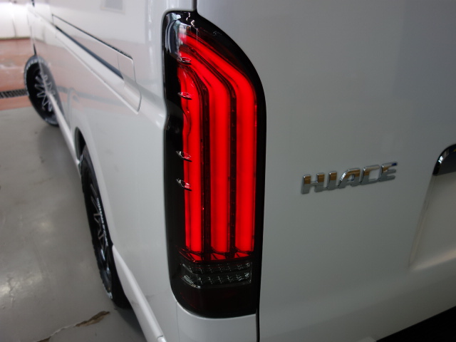 新車ハイエースＶダークプライムⅡ２８００ディーゼルターボナビパッケージ入庫致しました！！店頭在庫車、即納車可能です！！