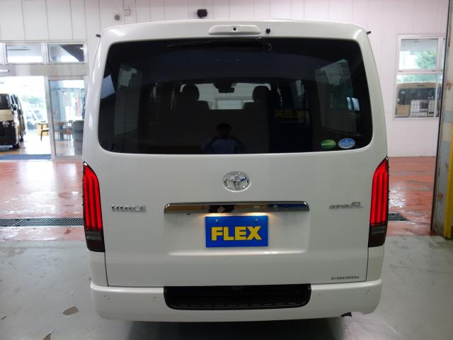 新車ハイエースＶダークプライムⅡ２８００ディーゼルターボナビパッケージ入庫致しました！！店頭在庫車、即納車可能です！！