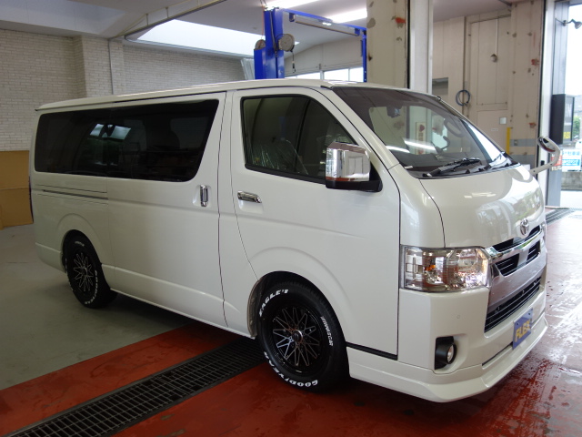 新車ハイエースＶダークプライムⅡ２８００ディーゼルターボナビパッケージ入庫致しました！！店頭在庫車、即納車可能です！！