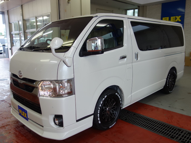 新車ハイエースＶダークプライムⅡ２８００ディーゼルターボナビパッケージ入庫致しました！！店頭在庫車、即納車可能です！！